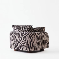 Fauteuil à dossier croisé en tissu à motif zèbre élégant et moderne, fauteuil simple en bois pour salon, chambre à coucher, hôtel