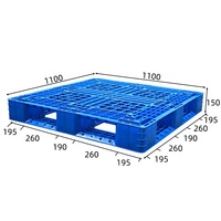 Palette en plastique bleu robuste à surface grillagée pour le stockage en entrepôt, la logistique et le transport par chariot élévateur
