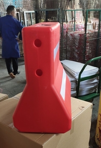 Barrière de sécurité routière remplie d'eau pour le contrôle des foules - Product Image 2