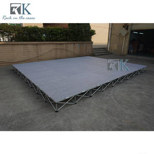 Plateforme de conférence pliable avec finition moquettée grise pour scène et présentation - Product Image 4