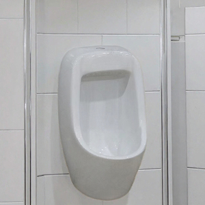Urinario de Cerámica Blanca con Sensor, Montado en la Pared, con Descarga por Gravedad, para Baños Públicos y de Jardín de Infancia - Product Image 2