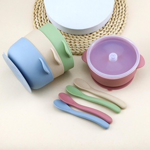 Bol d'alimentation complémentaire en silicone pour bébé OEM ODM avec ventouse puissante, cuillère à alimentation complémentaire avec couvercle et doubles poignées - Product Image 1