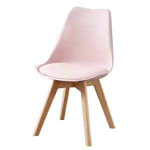 Sièges en bois artisanal de style intemporel pour votre espace de vie chaises pour la salle à manger