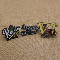 Collier personnalisé en alliage de zinc électroplaqué de haute qualité avec émail pour badge de receveur d'équipe de baseball, logo sportif personnalisé