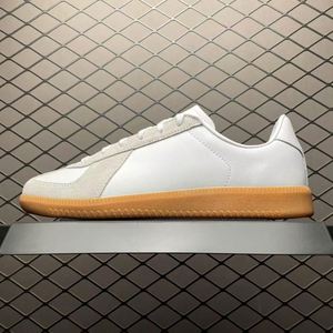 Chaussures plates décontractées en PU de qualité supérieure pour hommes et femmes, style sportif, avec fermeture chaussette, amorti confortable et anti-odeur - Product Image 1