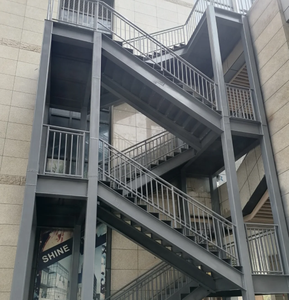 <span class=keywords><strong>Escalera</strong></span> de <span class=keywords><strong>acceso</strong></span> recto externo Prima duradera en acero galvanizado con escalones perforados - Product Image 5