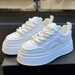 Chaussures de printemps pour hommes respirantes, style décontracté, tendance, polyvalentes, style workwear, chaussures de skate de niche, à semelle épaisse, sportives, décontractées, écologiques - Product Image 2