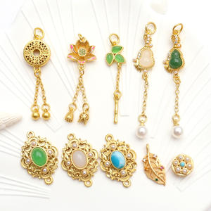 HD0324 จี้เหรียญดอกบัวประดับมุกและพู่ทองสไตล์<span class=keywords><strong>จีน</strong></span><span class=keywords><strong>โบราณ</strong></span> พร้อมจี้ไม้ไผ่ สำหรับทำสร้อยข้อมือ สร้อยคอ หรือเครื่องประดับ - Product Image 1