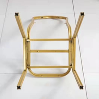 Chaise d'événement empilable à cadre doré, rouge, pour salle de banquet, idéale pour l'église, les mariages, les cérémonies, les fermes et les hôtels - Vente en gros