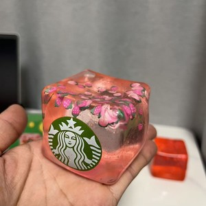 Jouet Squishy Tendance 2026 Ice <span class=keywords><strong>Cube</strong></span> Needoh Starbuck, Balle Sensorielle à Presser à Haute Élasticité et Texture Lourde, Idéal pour Cadeau de Bureau - Product Image 3