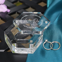 Personalisierte Logo-Gravur Acryl-Ringbox Geschenke für die Braut Hochzeit Kreative Name-Gravur Sechseckige Klare Transparente Paar-Ringbox