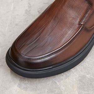 รองเท้าลำลองผู้ชายสำหรับฤดูใบไม้ร่วงและฤดูหนาว หนังแท้เคลือบแว็กซ์ พื้นยางนุ่ม ปิดด้วยกระดุม ดีไซน์เรียบง่าย สวมใส่สบาย - Product Image 5