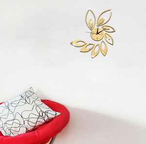 Horloge murale créative en acrylique à motif floral, style miroir irrégulier, à quartz analogique, décoration murale pour salon - Product Image 4
