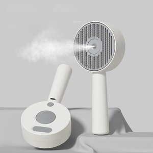 Cepillo de Aseo Eléctrico 3 en 1 para Perros y Gatos con Función de Masaje, Ecológico, Mango Largo de Plástico, Vaporizador para Eliminar el Pelo y Limpiar - Product Image 1