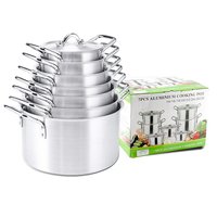 Ensemble de casseroles classiques en aluminium avec couvercle et faitout pour la cuisson