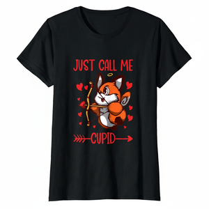 T-shirt da uomo Just Call Me Cupid per San Valentino, nera con cuori rossi, grafica a fumetti, vestibilità regolare, manica corta, girocollo - Product Image 1