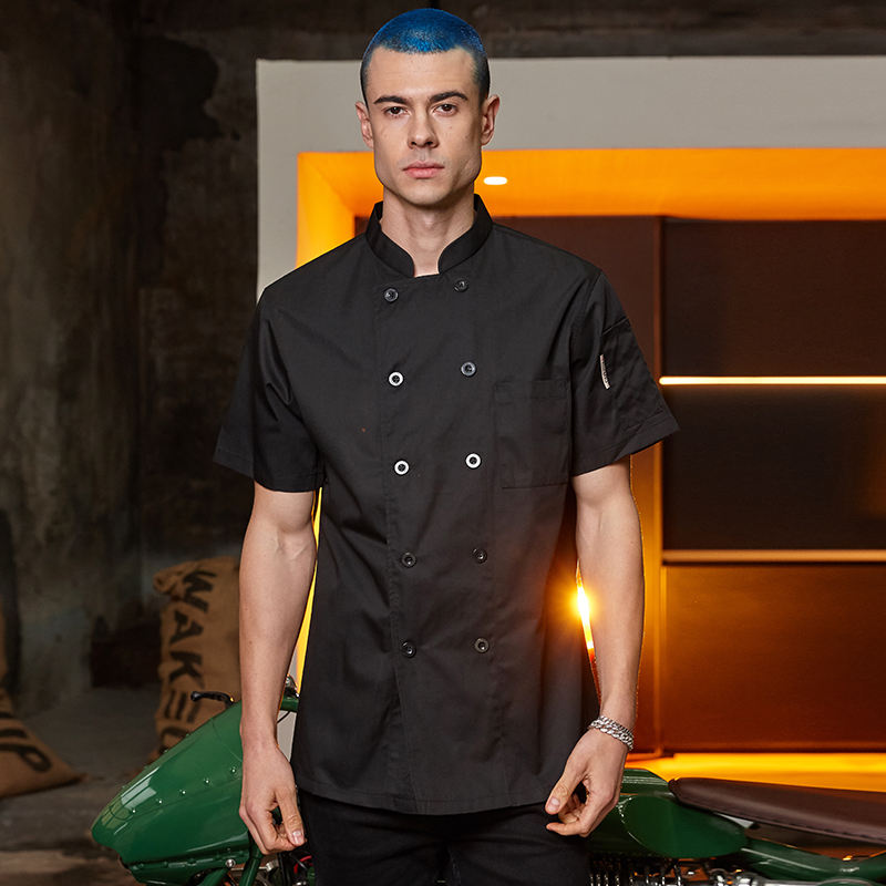 เสื้อแขนสั้นสีดำ