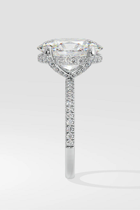 แหวนหมั้นรัศมีที่ซ่อนอยู่สง่างามพร้อมด้วยงานฝีมือเครื่องประดับที่ประณีตด้วยหินประกายที่ออกแบบมาเพื่อความงามที่ไร้กาลเวลา - Product Image 3