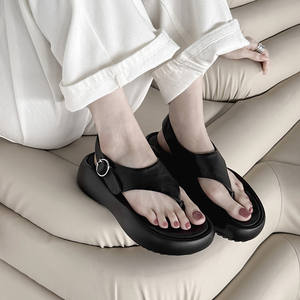 รองเท้าแตะผู้หญิงแบบกระชับสำหรับฤดูร้อน2025รองเท้าเปิดนิ้วเท้าสายรัดหัวเข็มขัดหนังแท้สวมใส่สบายรองเท้าแตะสำหรับผู้หญิงประจำวันสีดำขนาด34-49 - Product Image 2