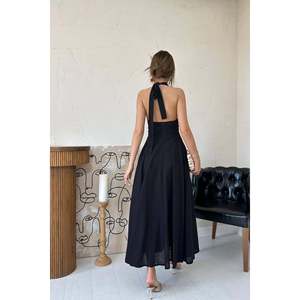 Robe de soirée élégante noire en lin, dos nu, coupe trapèze, taille naturelle, tissu respirant - Product Image 6