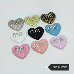 2025 MIU Designer Nail Art Jewelry Venta caliente Flat Back Phone Case Colgantes Acrílico Plástico Lucite Beads Se adapta a fundas de teléfono basura - Product Image 1