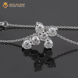 Colliers pendentifs croix en or blanc 18 carats avec diamants de laboratoire 0,5 carat et 1 carat, tendance, pour femmes, de la marque Goldleaf Jewelry - Product Image 3