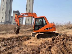 Mini-excavatrice sur chenilles DOOSAN DX80-9C d'occasion, prête à l'emploi, 8 tonnes, avec composant moteur essentiel, à vendre - Product Image 3