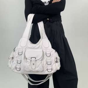 Bolso <span class=keywords><strong>de</strong></span> Hombro Estilo Motociclista Y2K para Mujer, Gran Capacidad, con Remaches, Estilo Urbano - Product Image 4