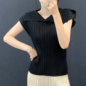Vente directe d'usine, t-shirt décontracté pour femme, col en V, manches courtes, couleur unie, design plissé vintage Miyake - Product Image 1