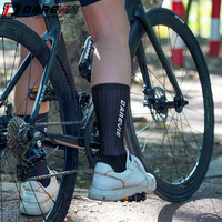 DAREVIE Athletic Aero Chaussettes Vélo Vélo Chaussettes Sublimation Cyclisme Chaussettes En Gros Personnalisé 4 Couleurs D'été Carton Tricoté