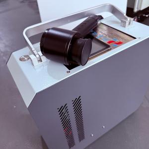 Machine de nettoyage au laser pulsé industrielle portable de type valise 100W 200W 300W à refroidissement par air avec source Raycus JPT Portable T - Product Image 1