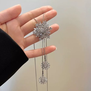 Snowflake Sweater Chain Long Necklace Rotating Pendant Women Fashion Jewelry Daily Wear - Product Image 2