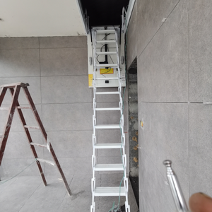 Échelle télescopique invisible pour <span class=keywords><strong>grenier</strong></span> - Escalier de plafond pliable haute résistance avec main courante de sécurité pour la rénovation de maisons modernes - Product Image 6