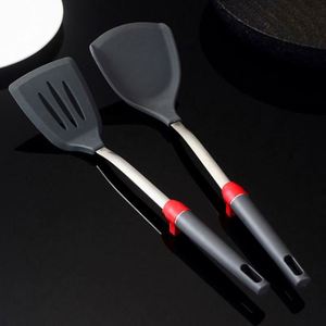 Juego de 4 utensilios de cocina de silicona: espátula, cuchara, espumadera y espátula para freír, con mango de acero inoxidable 304 - Product Image 2