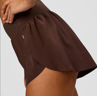 Shorts de sport pour femme 2-en-1 respirants à taille haute avec logo personnalisé, double couche, coupe papillon fluide pour la course et l'entraînement en salle de sport