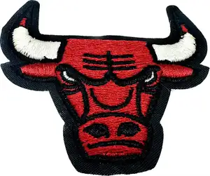 高品質カスタムブランド牛の頭ロゴ3Dパフ刺繍バッジアイロン刺繍パッチ衣服用