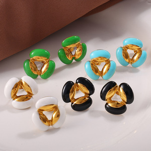 Boucles d'oreilles clous fleur en alliage de zinc et acier inoxydable plaqué or 18 carats avec perle, bijoux de mode pour femme - Product Image 2