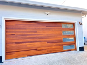 Puerta de Garaje Minimalista Blanca de Acero Prima, Puertas de Garaje Contemporáneas <span class=keywords><strong>para</strong></span> Viviendas Modernas y Apartamentos, Puerta de Garaje de Apertura Lateral <span class=keywords><strong>con</strong></span> <span class=keywords><strong>Vidrio</strong></span> - Product Image 6