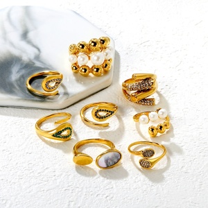 Vente en gros de bagues en acier inoxydable plaqué or 18 carats, imperméables, avec perles volumineuses, pour mariage, fiançailles, bagues en zircon, bijoux pour femmes - Product Image 2