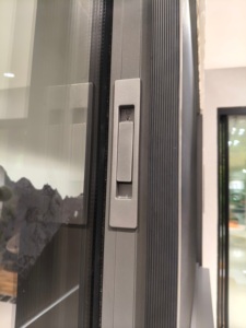 Sistema de Ventanas Corredizas Ultra Delgadas de Seis Vías de Aluminio Insonorizadas con Paneles de Vidrio Grandes, Diseño Minimalista para <span class=keywords><strong>Hotel</strong></span> y Sala de Estar - Product Image 5