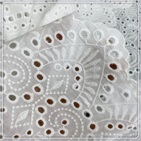 Broderie directe du fabricant Tissu de coton à oeillet pouvant être teint Tissu de dentelle à fleurs Tissu pour robe de fille
