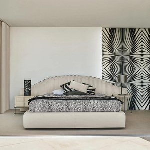 Итальянская дизайнерская двуспальная кровать класса люкс из натуральной кожи с широким изголовьем, плиссировкой и регулировкой, с каркасом из дуба - Product Image 2