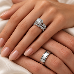 Set di Tre Anelli da Donna Multicolore Impilabili per Fidanzamento e Matrimonio - Product Image 2