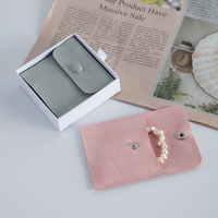 Sacs à bijoux en microfibre avec logo personnalisé, pochettes à bijoux en satin avec bouton, sacs de rangement pour colliers, boucles d'oreilles, bagues, bracelets
