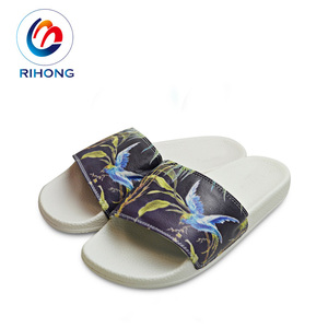 Sandales d'été 2026 Guangzhou de qualité supérieure avec <span class=keywords><strong>semelle</strong></span> en PU, design OEM personnalisé, tongs pour hommes, pantoufles d'extérieur - Product Image 2