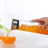 Grand pichet en verre froid, bouilloire, carafe avec couvercle d'écoulement