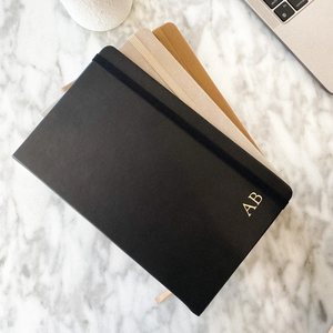 Carnet de notes en cuir vegan gris pierre avec autocollants pour la tenue d'un journal, fournitures de journalisation, carnet ligné vierge, planificateur de bureau personnalisé avec monogramme - Product Image 4