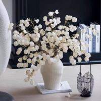 Lanterne florale décorative de style chinois moderne, en soie rose mate réaliste haut de gamme, avec branche de physalis, pour centre de table.