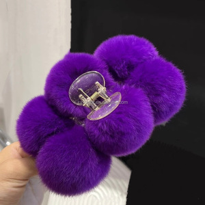 Commercio all'ingrosso di alta qualità ragazza carina pelliccia di coniglio pinze per capelli inverno autunno peluche accessori per la pesca all'aperto uso casuale - Product Image 2