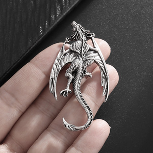 古董银色3D飞龙胸针A24幻想翼龙针生态合金Cosplay哥特式珠宝 - Product Image 6